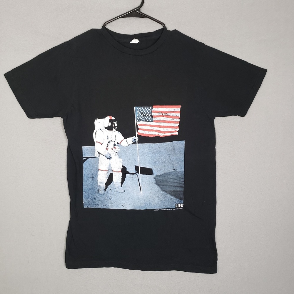 LIFE Magazine Man On The Moon Graphic Tee Shirt Black Astronaut Space USA Size M